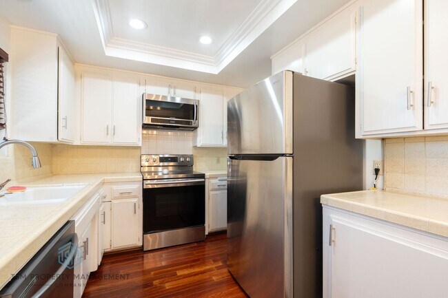 Building Photo - 2 Bedroom 2 Bath Condo in Pasadena!