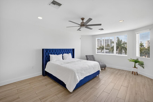 Building Photo - 508 N Birch Rd