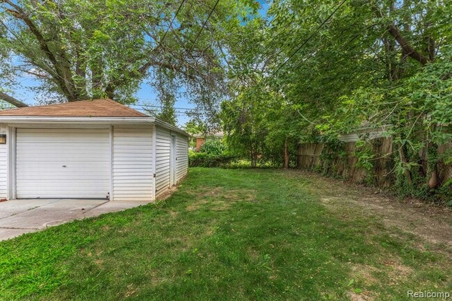 Building Photo - Cozy & Modern: 2-Bed Brick Home with Garage & Finished Basement