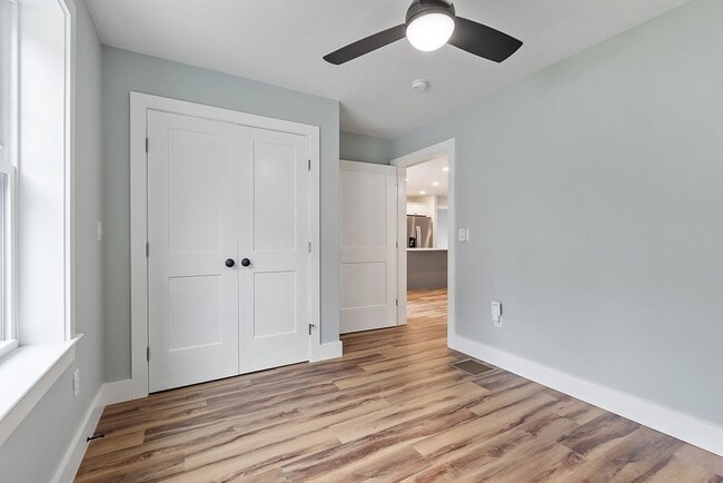 Building Photo - 18 Buttonwood Pl