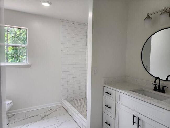 Building Photo - 118 Jade Ln