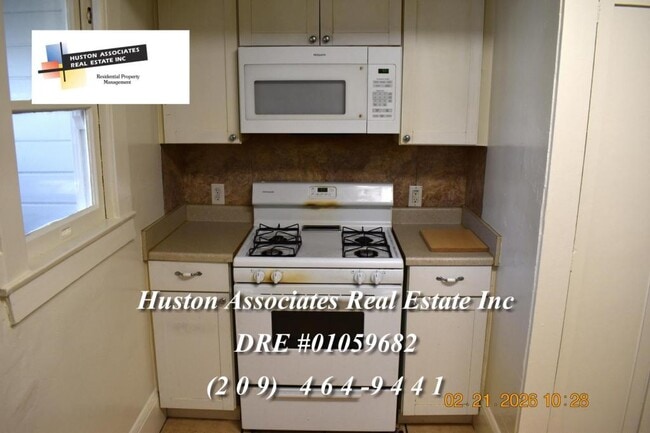 Building Photo - 845 N Lincoln St