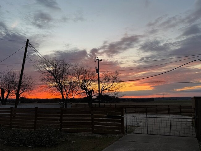 Building Photo - 257 Brettwood Dr