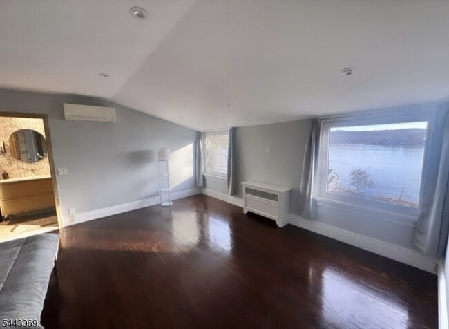 Building Photo - 6 Lakeview Terrace