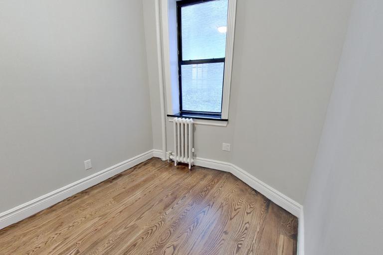 Building Photo - 326 E 35th St