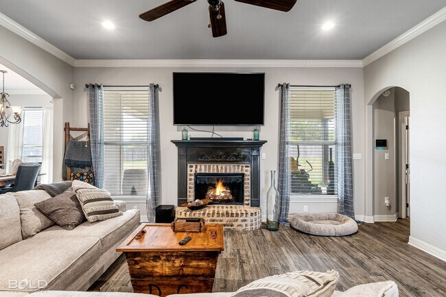 Building Photo - 701 Fir Wood Ln