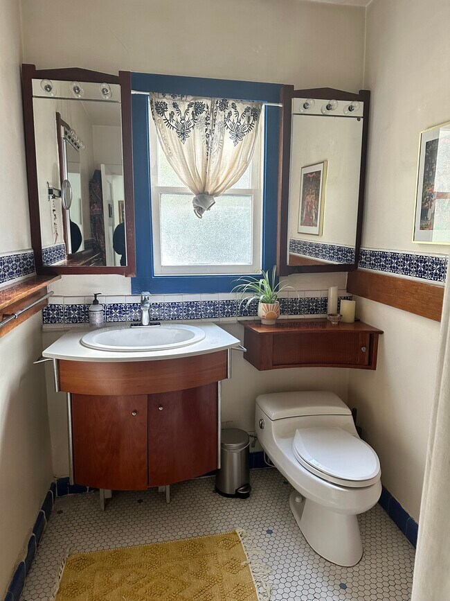 Building Photo - 890 Cragmont Ave