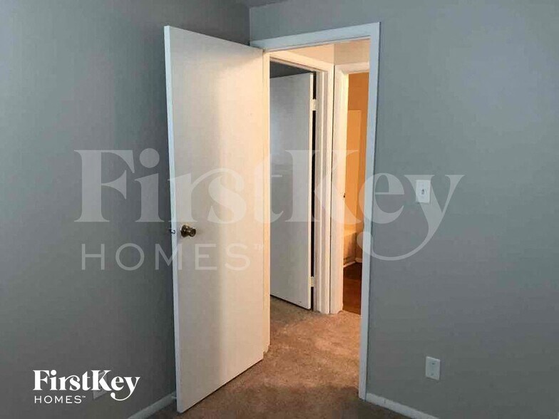 Building Photo - 5901 Pemberly Dr