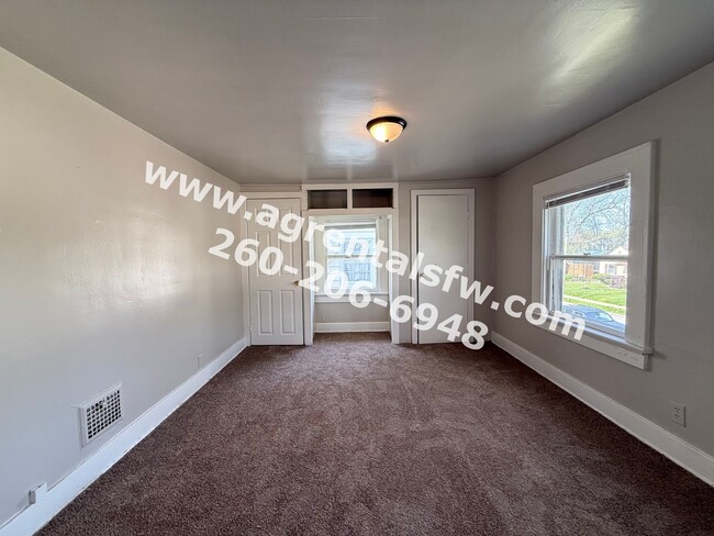 Building Photo - 2 Bedroom House