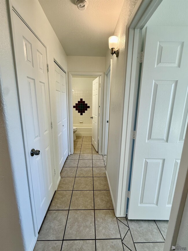 Building Photo - 2776 S Ave 2 1/2 E