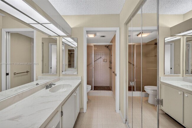 Building Photo - 7214 S Devon Dr