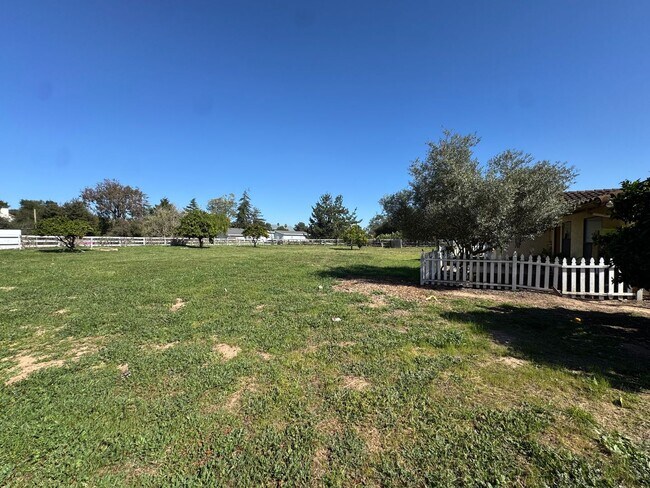 Building Photo - 3-Bedroom Home on Spacious Property in a Great Nipomo Location