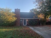 Building Photo - "Charming 2-Bedroom Duplex with 2 Full Bat...