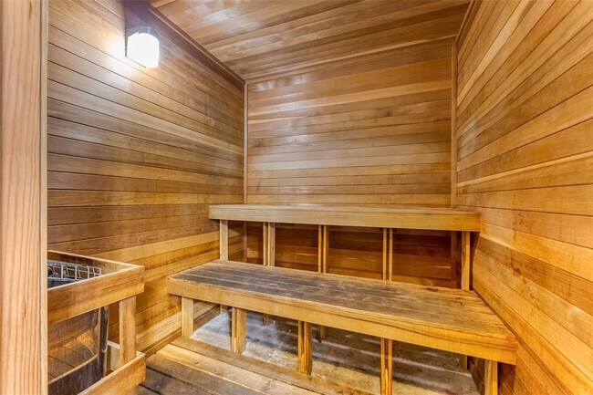 Building Photo - 2421 NE 65th St