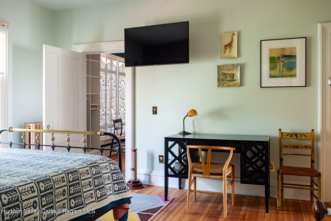 Building Photo - 5 Fairview Ave