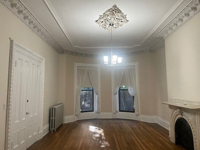 Building Photo - 33 Upton St
