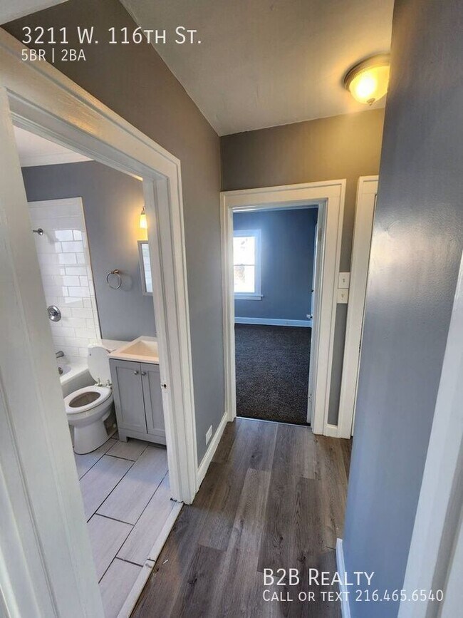 Building Photo - 3211 W 116th St