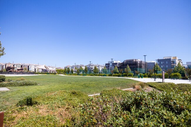 Building Photo - 526 Barcelona Loop