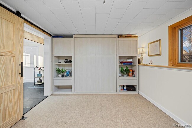 Building Photo - 38027 Mallast St