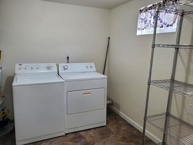 Building Photo - 2 br, 1 bath House - 825 Dr ML King Way