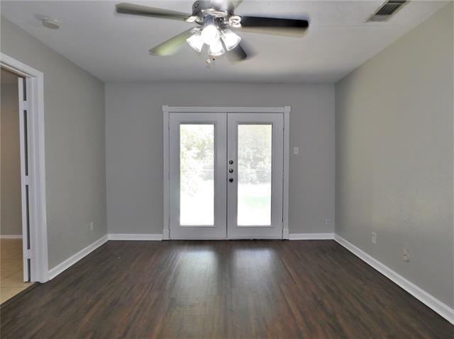 Building Photo - 443 Sweetbriar Dr