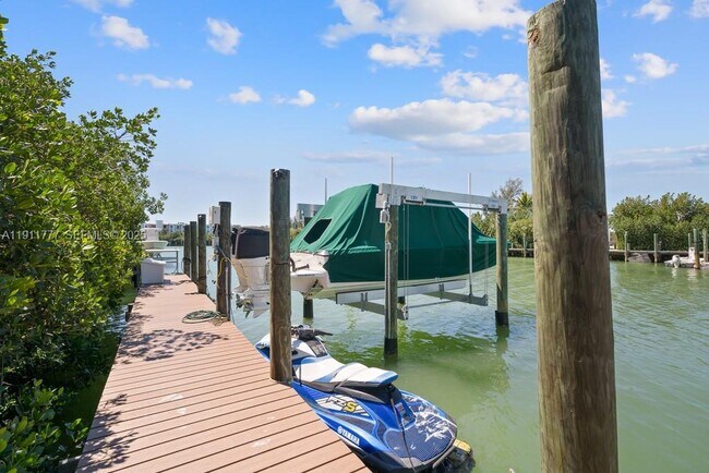 Building Photo - 112 Ave D