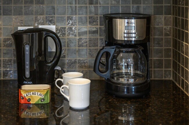 Building Photo - 4140 Oak Tree Dr