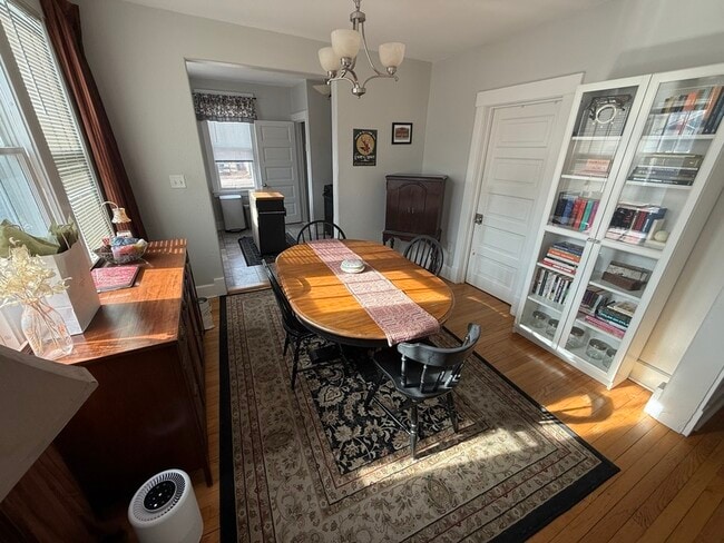 Building Photo - 2016 Linn Blvd SE