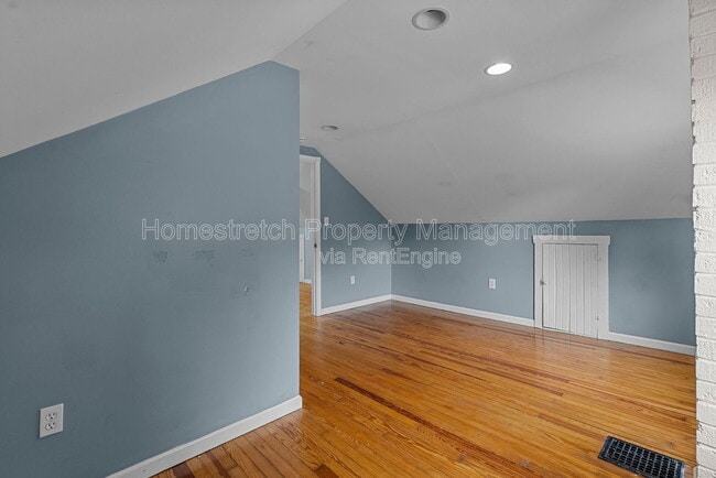 Building Photo - 3215 St Catherine St