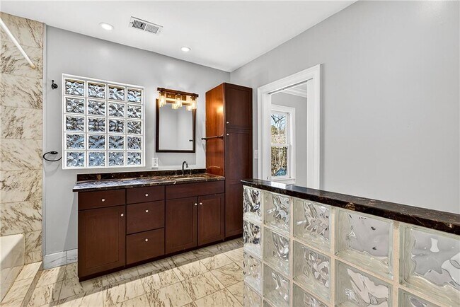 Building Photo - 1319 Chalmette Dr NE