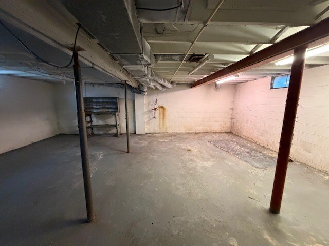 Building Photo - 2502 Ford St