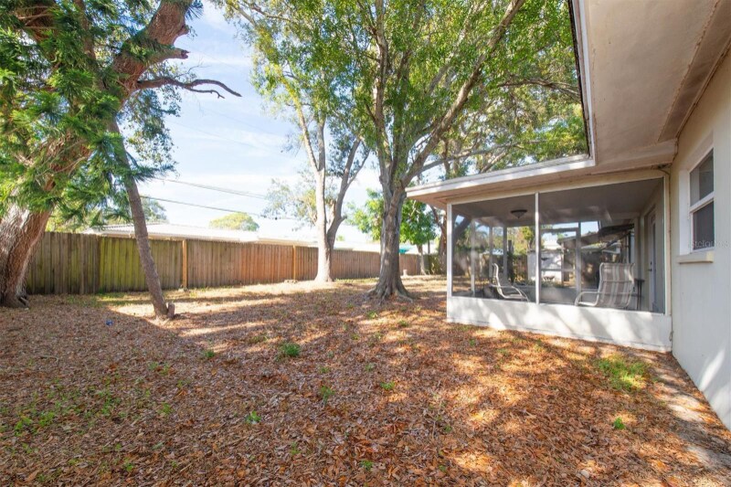 Building Photo - 1824 Chateau Dr W