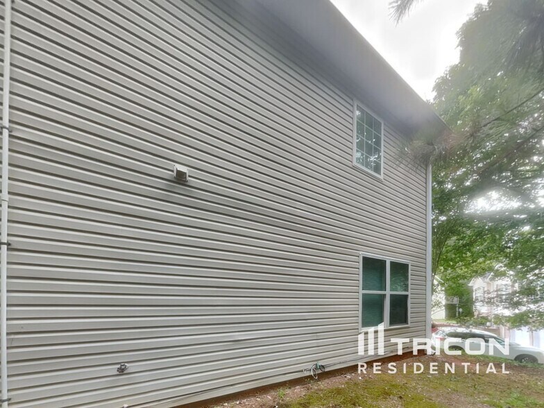 Building Photo - 7010 Red Maple Ln