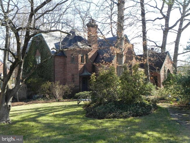 Building Photo - 3203 Leland St