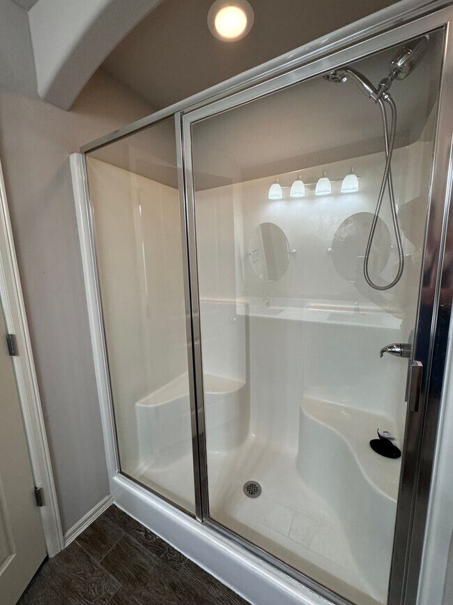 Building Photo - Lovely Southern Reserve 3 Bed 2 Bath - Jen...