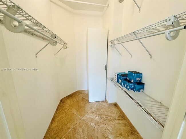 Building Photo - 20000 E Country Club Dr