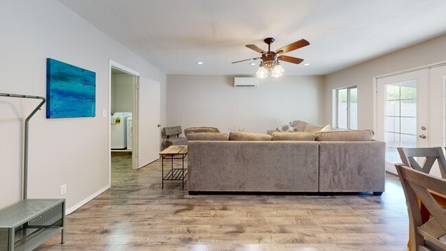 Building Photo - 2080 E Greenway Dr