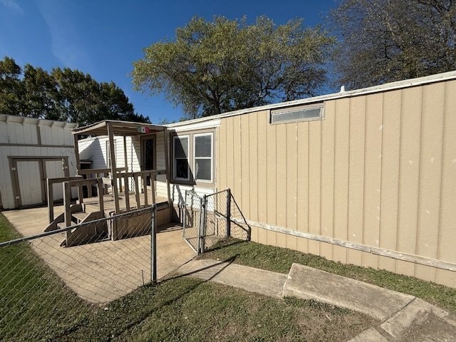 Building Photo - 220 Bark Ln