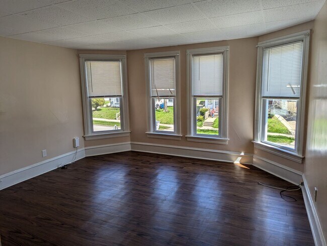 Building Photo - 740 Park Ave