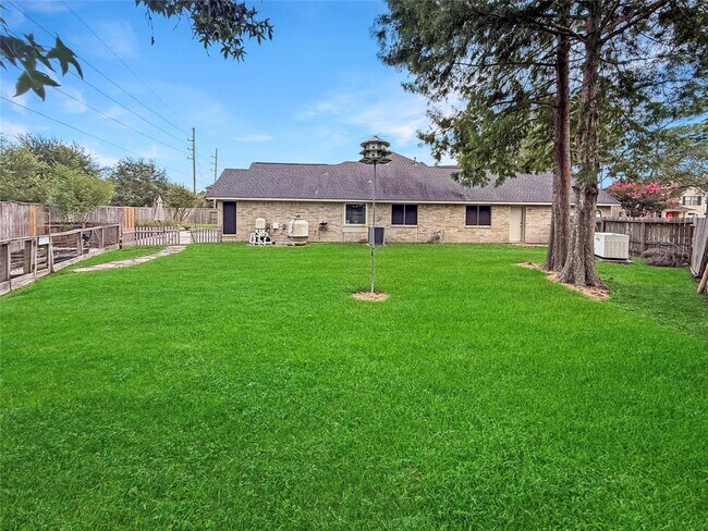 Building Photo - 13807 Halpren Falls Cir