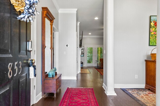 Building Photo - Beautiful 5 Bed 3.5 Bath Home! Available Summer 2026! Book Your Tour Today!