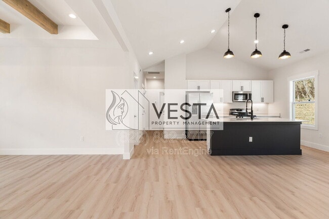 Building Photo - 11 Apple Meadow Ln