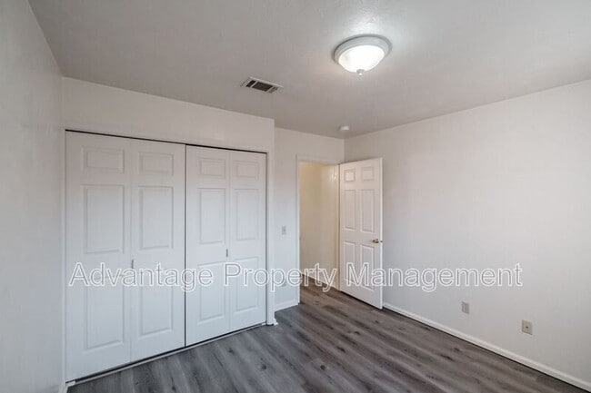 Building Photo - 2872 Raleigh Ct SE