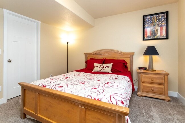 Building Photo - Immaculate 3-Story Home | Comfort, Space &...