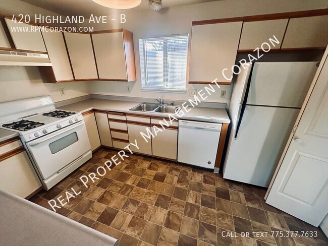 Building Photo - Upstairs Two Bedroom, Two Bathroom Apartme...