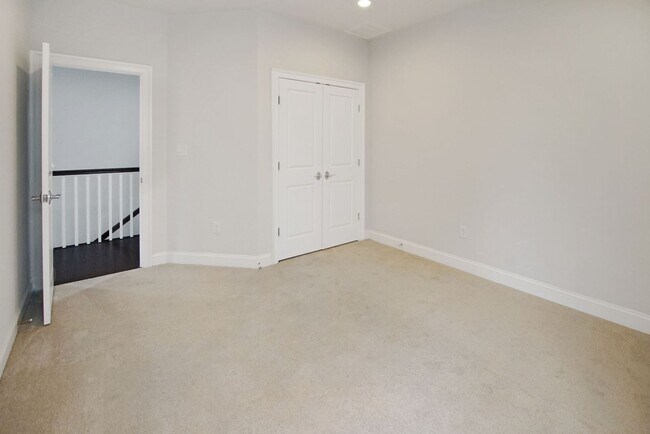 Building Photo - 5 Bed 4.5 Bath - Bethesda Single Family - ...