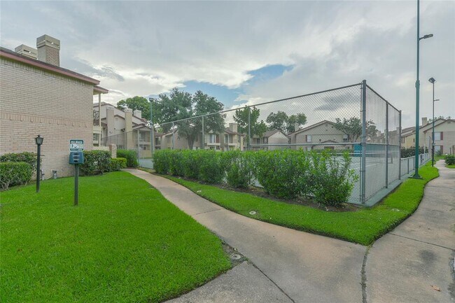 Building Photo - 2120 El Paseo St