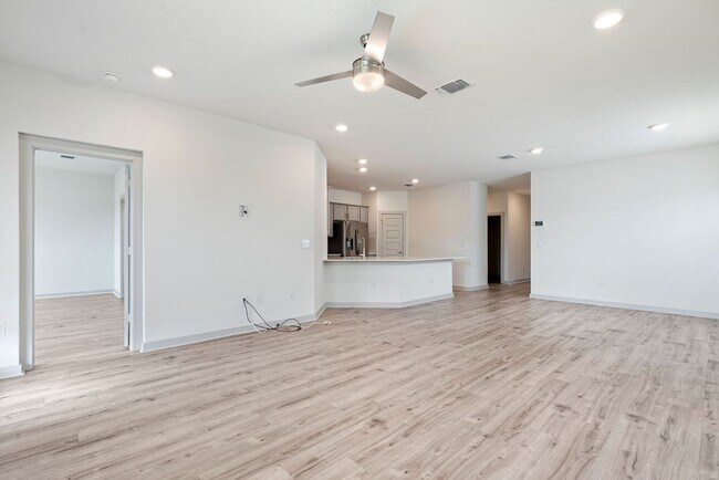 Building Photo - Beautiful 4 bedroom, 2 bathroom home in Pioneer Hill!!!