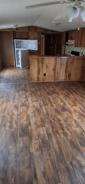 Building Photo - 6909 Sunbeam Ct