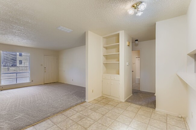 Building Photo - 1740 Rutland Dr